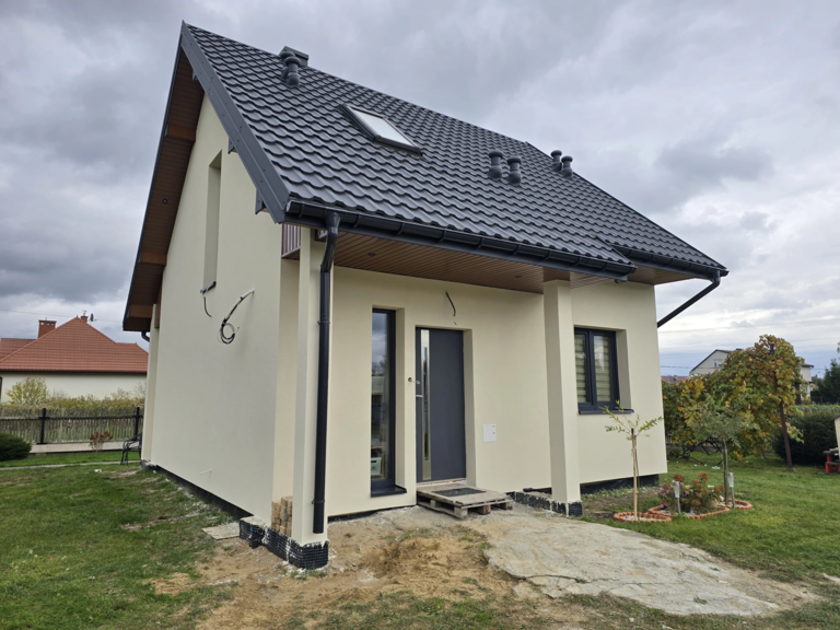 Ocieplenie budynku i elewacja - Pogórska Wola